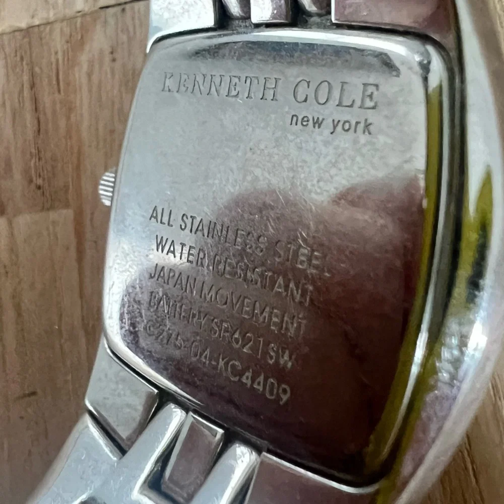 Kenneth Cole New York ladies pink dial silver tone bracelet watch NEW BATTERY